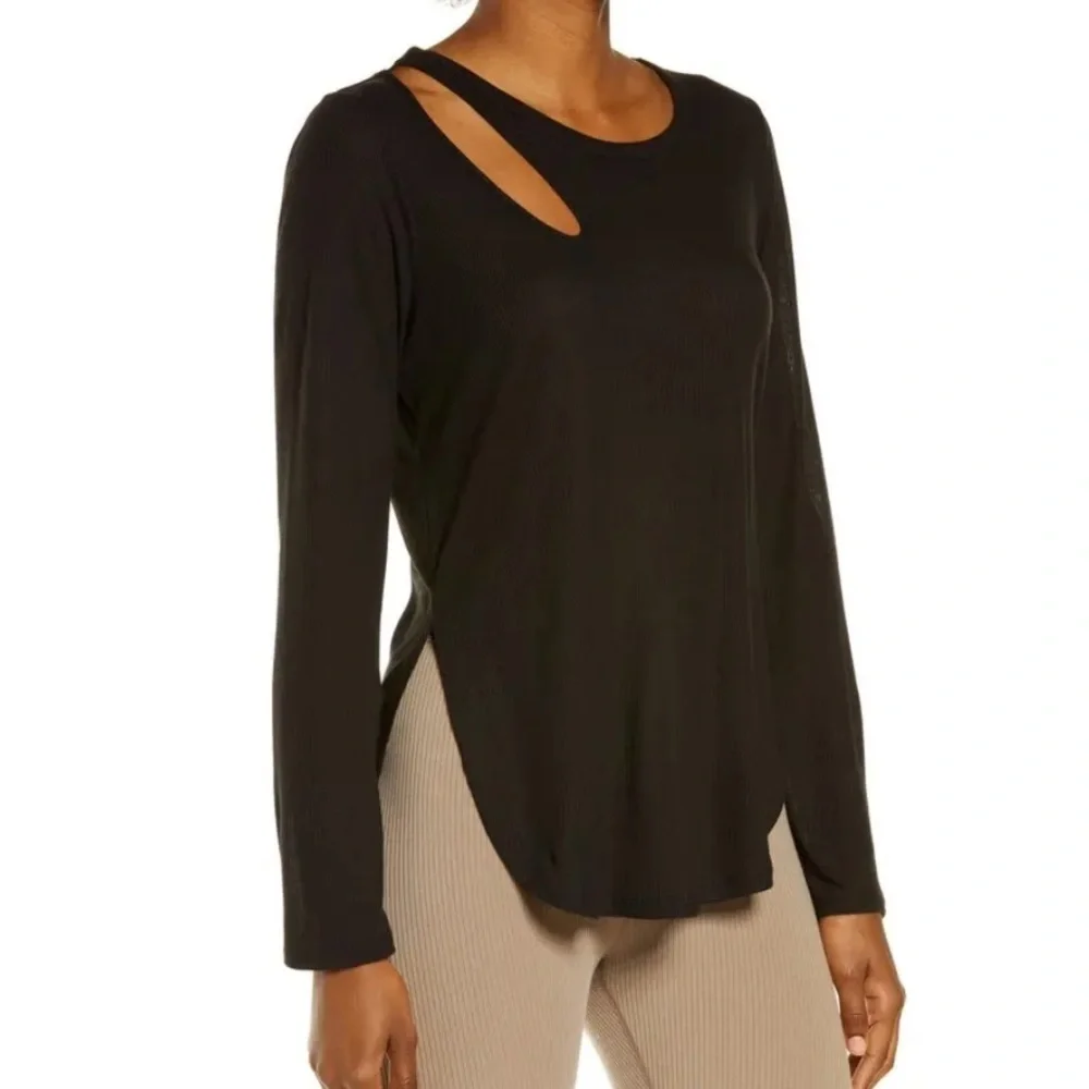 ALO YOGA Peak Cutout Long Sleeve T-Shirt - Black